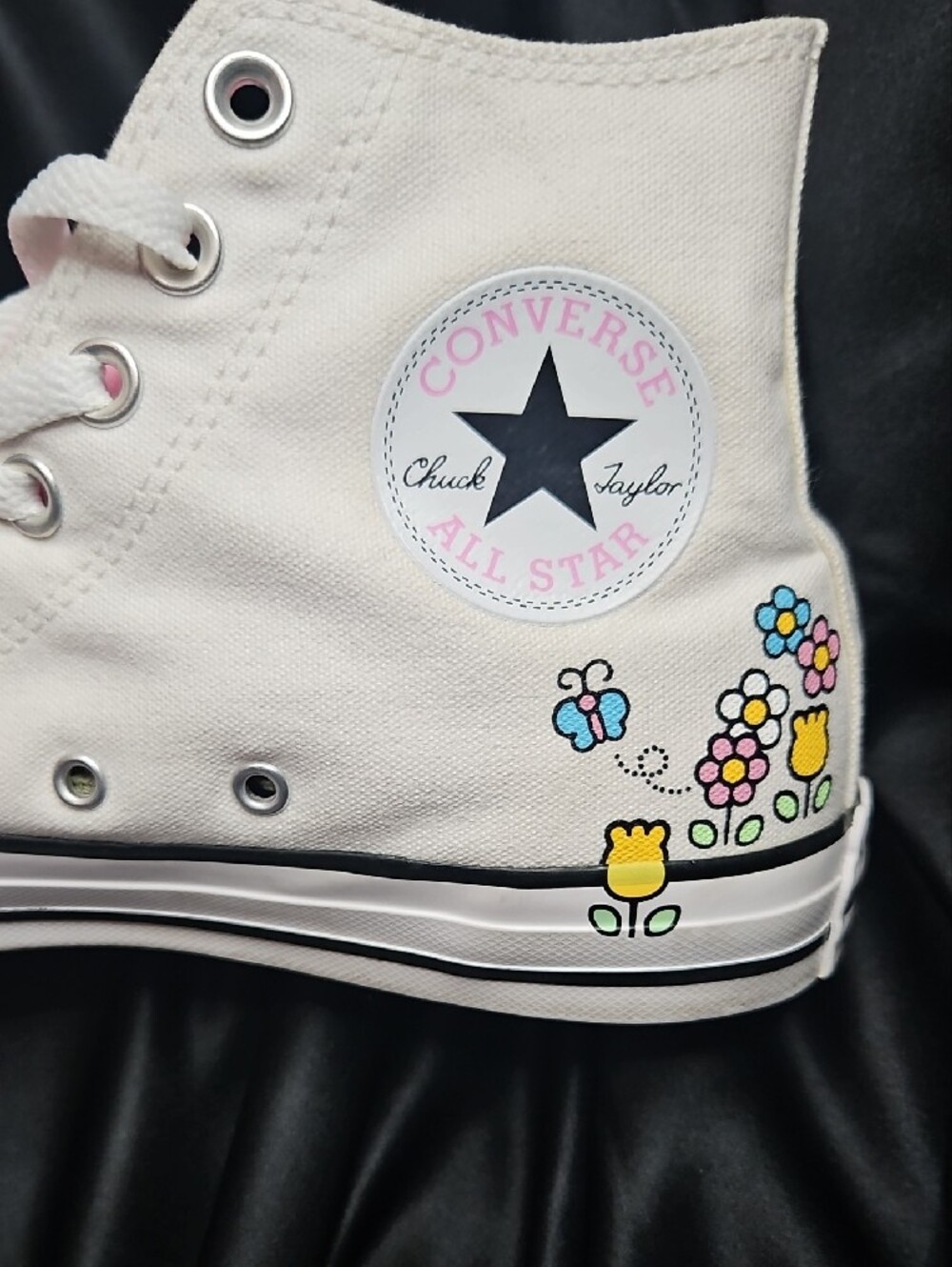 Converse Hello Kitty Chuck Taylor All Star 'Flowers' High Tops- Size 8.5Women - Picture 7 of 15